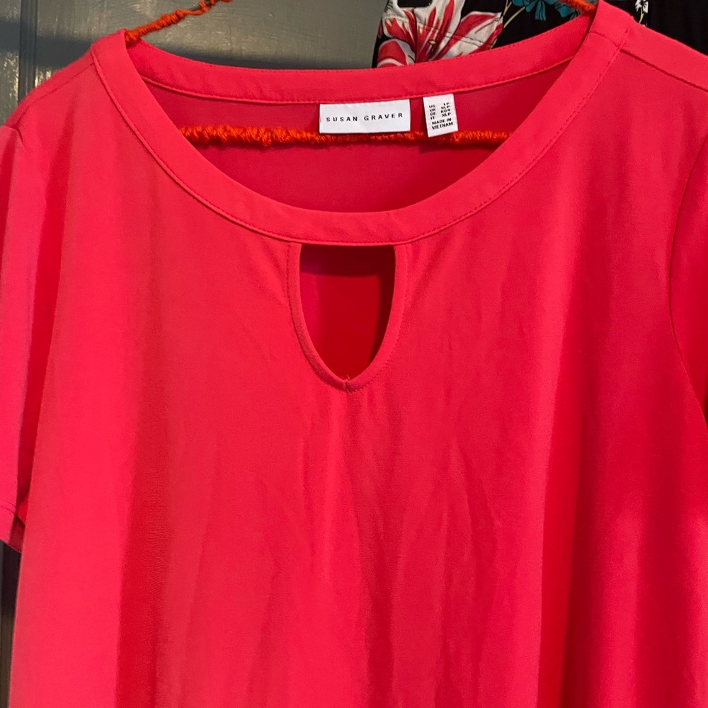 Susan Graver Hot Pink Keyhole Short Sleeve Top and Floral Pants - Picture 2 of 5